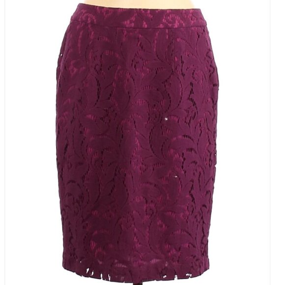 NWT CAbi | #922 Frolic Lace Overlay Pencil Skirt Size 6 - Picture 4 of 5